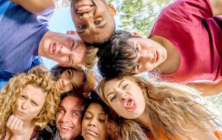 Does the ‘Selfie’ Put Your Teen at Risk for Lice? - Schooltime Products